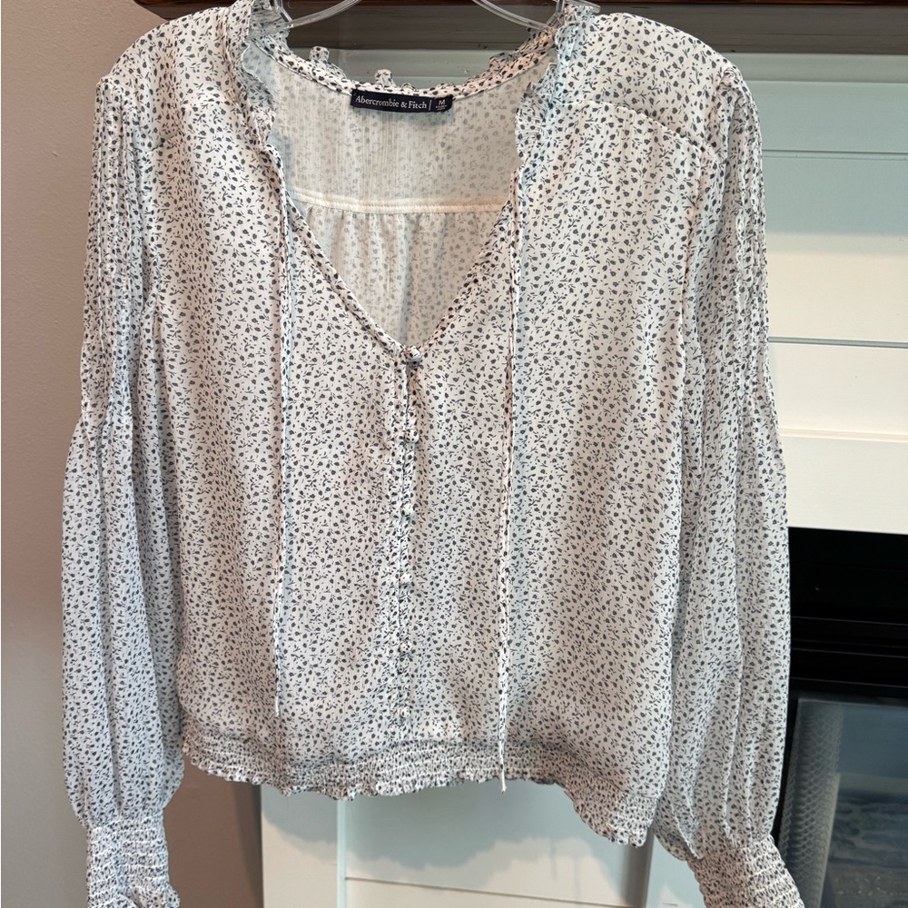 Abercrombie & Fitch women’s medium Women's Floral Blouse - Blue and White light